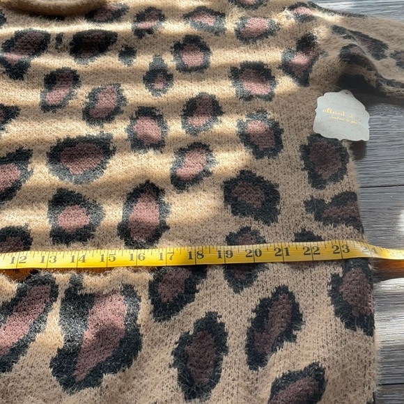 Altar d state leopard print long sleeve sweater size S/M - Picture 9 of 11